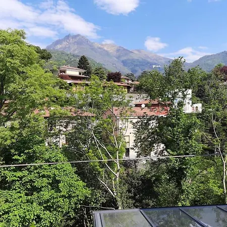 The Ivy House In The Castle *