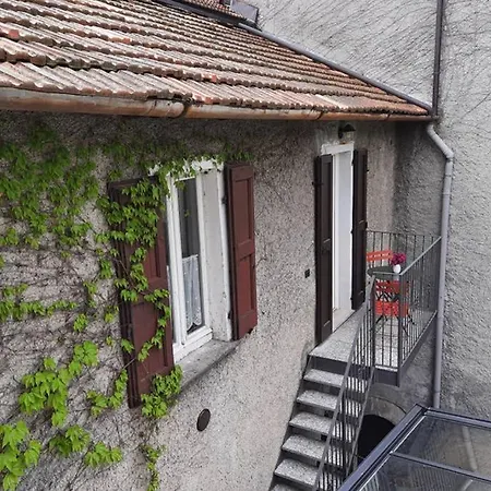 The Ivy House In The Castle *