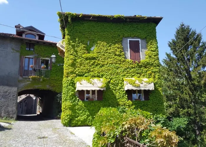 The Ivy House In The Castle * Menaggio