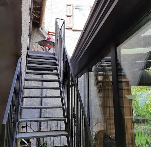 The Ivy House In The Castle Апартаменты Менаджо