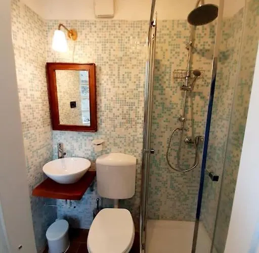 The Ivy House In The Castle Менаджо